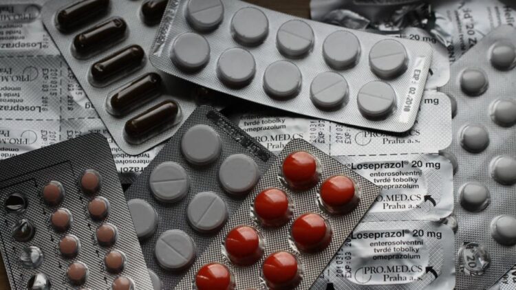 Cofepris detecta 6 nuevos distribuidores irregulares de tratamientos médicos