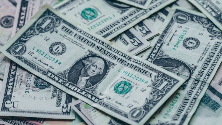 Impacta peso en remesas y retroceden a 5 mil 572 mdd en junio