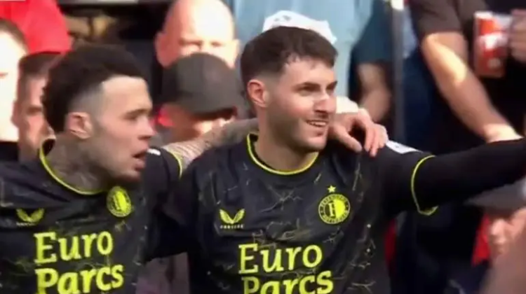 Santi Giménez rompe sequía ante PSV Eindhoven en la Eredivisie
