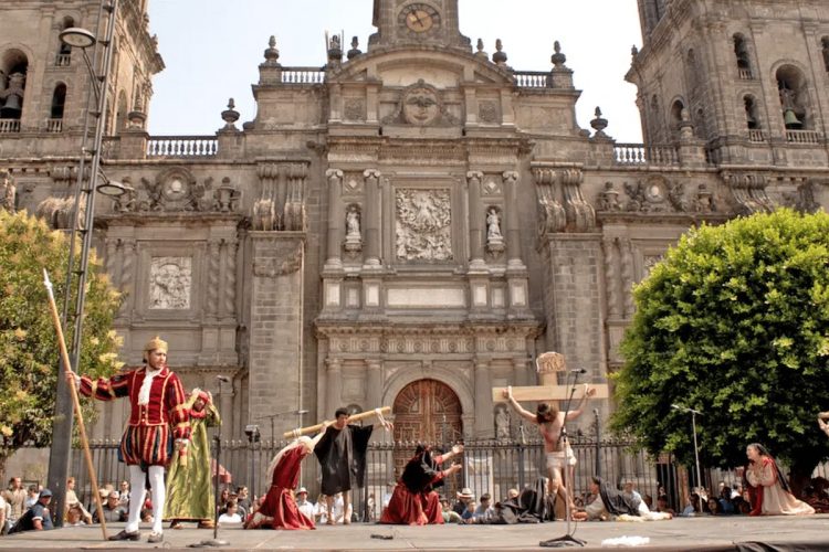 Así se vivió la Pasión de Cristo y Viacrucis en el Zócalo de la CDMX