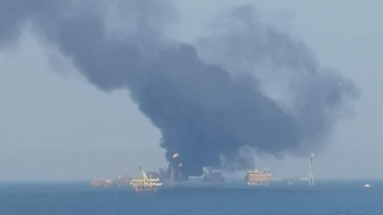 Suman 3 muertos por explosión en plataforma de Pemex en Campeche