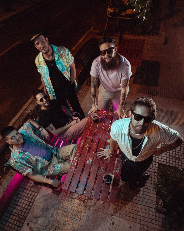 KCHIPORROS Y AUTÉNTICOS DECADENTES presentan en México su nuevo sencillo y video “LA KAGUAMA”