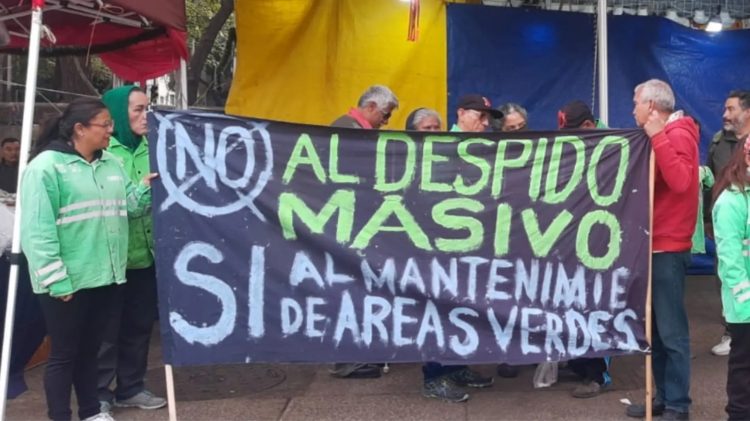Denuncian despido masivo de trabajadores de limpieza