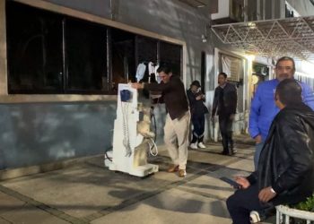 Desalojan a pacientes en la madrugada ante aviso de llegada de Cofepris