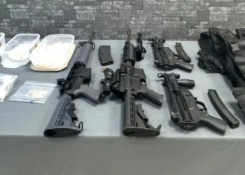 Aseguran arsenal y droga en cateo en Juárez, Nuevo León