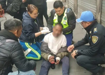 Policías evitaron que hombre se lesionara en calles del Centro Histórico