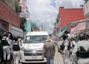 Hallan a 21 migrantes de varios países en hotel de Chiapas