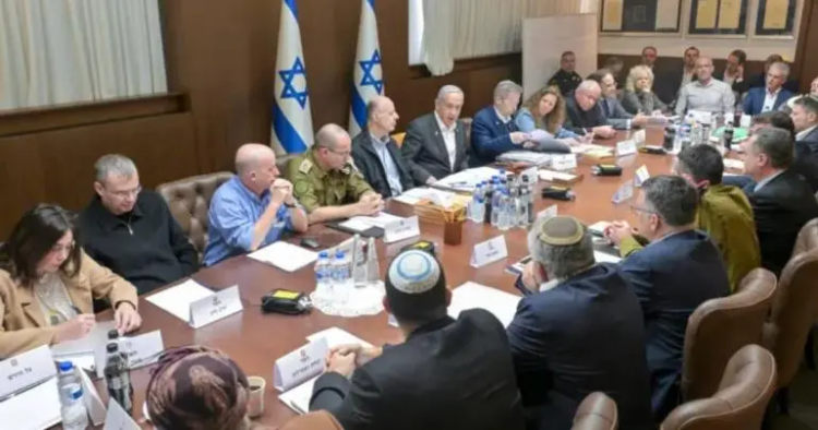 Israel aprueba alto el fuego e intercambio de rehenes por presos con Hamás