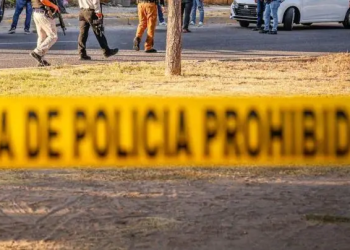 Privan de la libertad a exagente de la FGE de Sinaloa; viajaba con su hija de 7 años