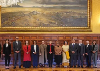 Promete Sheinbaum a consejeros del INE certeza en la elección judicial