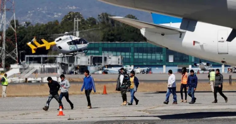 ‘Los aceptaremos con los brazos abiertos’: SRE tras supuesto rechazo de vuelo con deportados