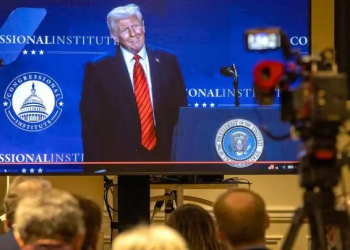 Presume Trump a republicanos los cientos de migrantes ‘criminales’ deportados