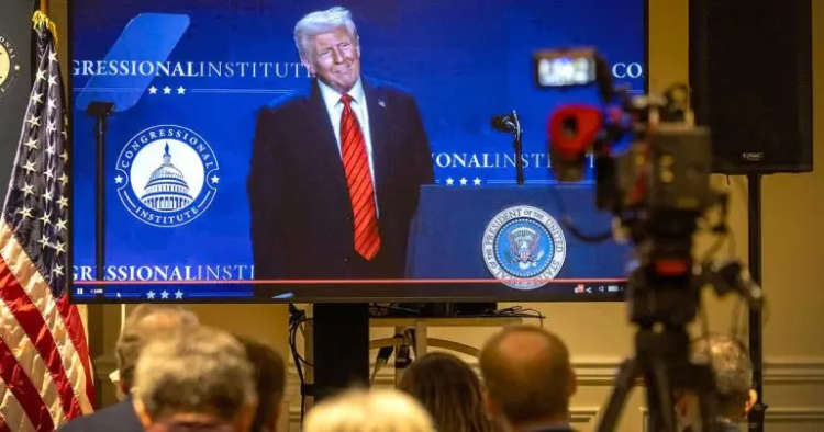 Presume Trump a republicanos los cientos de migrantes ‘criminales’ deportados