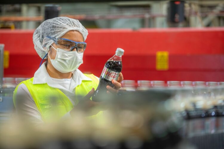 Industria Mexicana de Coca-Cola reconoce labor de millones de mexicanos; suma a la campaña “Hecho en México”