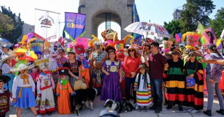 El Zócalo se llena de color y tradición con el Carnaval de Carnavales 2025