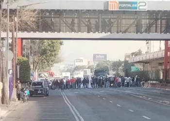 Bloqueo en Calzada de Tlalpan afecta la movilidad en CDMX