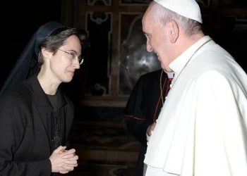 Sheinbaum llama progresista al papa Francisco