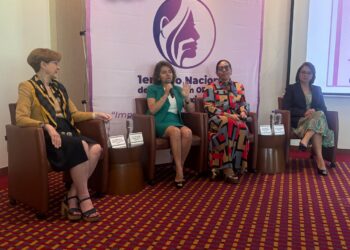 UN EJEMPLO DE FUERZA FEMENINA EN LA MEDICINA Cerca del 50% de los especialistas en otorrinolaringología y cirugía de cabeza y cuello en México, son mujeres