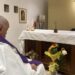Vaticano difunde primera foto del Papa Francisco desde que fue hospitalizado; reportan su salud como “estable”