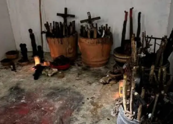 Hallan altar con cráneos humanos en casa de excolaborador de Cuauhtémoc Blanco