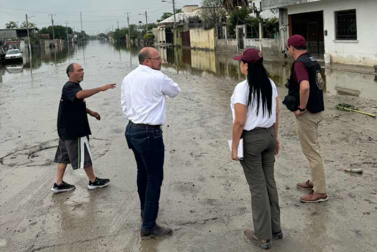 Recorre Ariadna Montiel zonas afectadas por inundaciones en Reynosa
