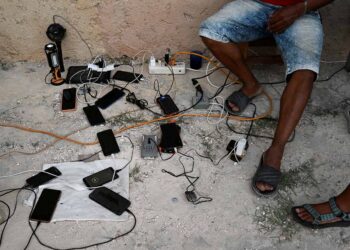 Cuba a media luz tras 40 horas en apagón generalizado