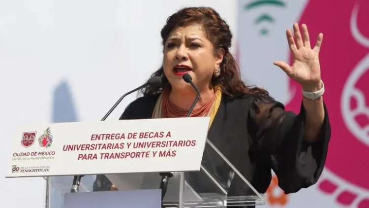 Entrega Clara Brugada apoyos para transporte a más de 50 mil universitarios