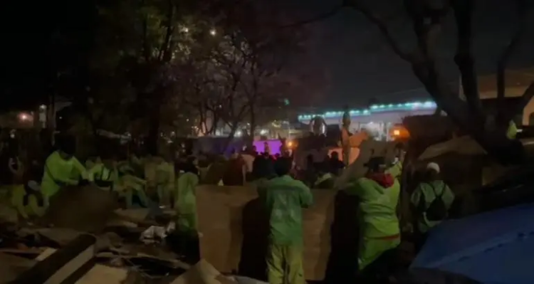 Desalojo forzado de migrantes en Terminal del Norte genera denuncias por abuso de autoridad