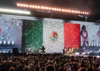 SHAKIRA SE ENTREGA HASTA LAS LÁGRIMAS AL PÚBLICO MEXICANO EN EL TERCERO DE SUS SIETE SOLD OUTS EN CDMX