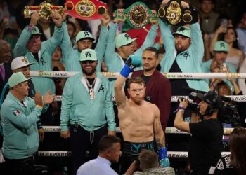 ‘Canelo’ canta corrido en Arabia Saudita