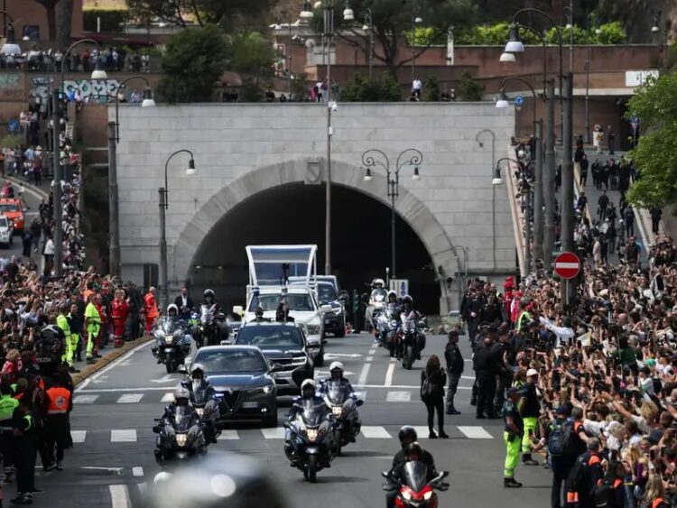 Más de 250 mil personas acudieron a la misa funeral del papa Francisco, confirma el Vaticano