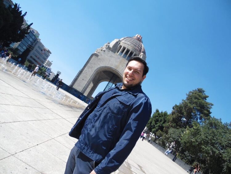 John Alcaraz: El Nuevo Talento Musical de Balada que Llega para Conquistar