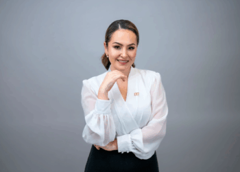 De emprendedora a CEO global: El imperio de belleza de Cinthia Holguín