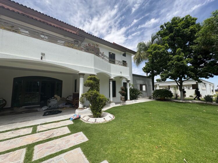 Aseguran armas, droga y equipo táctico durante un operativo en dos inmuebles de Teocaltiche, Jalisco