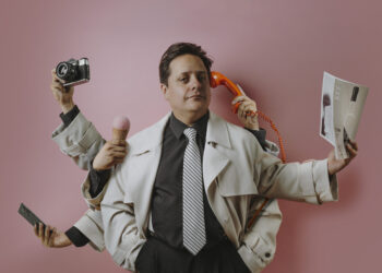 Manuel Calderón continúa con paso firme en la comedia nacional con “Yo no soy Mendoza”.