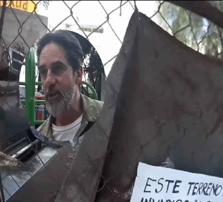 ¡Como a Doña Carlota! Invaden terreno de Arturo Hernández, de ‘Los Supercívicos’ en Edomex