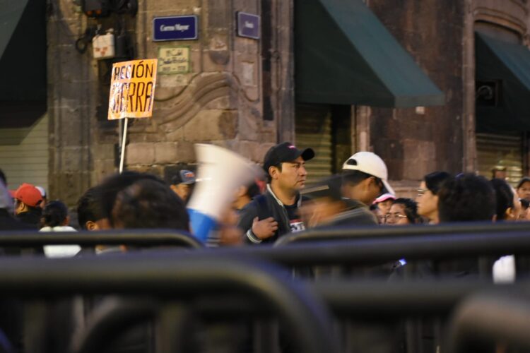 CNTE se ‘planta’ en Palacio: bloquea acceso a la mañanera de Sheinbaum