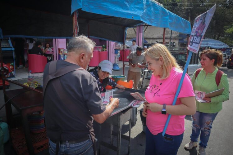 Mari Tania Castillo Serrato acerca sus propuestas a la comunidad universitaria