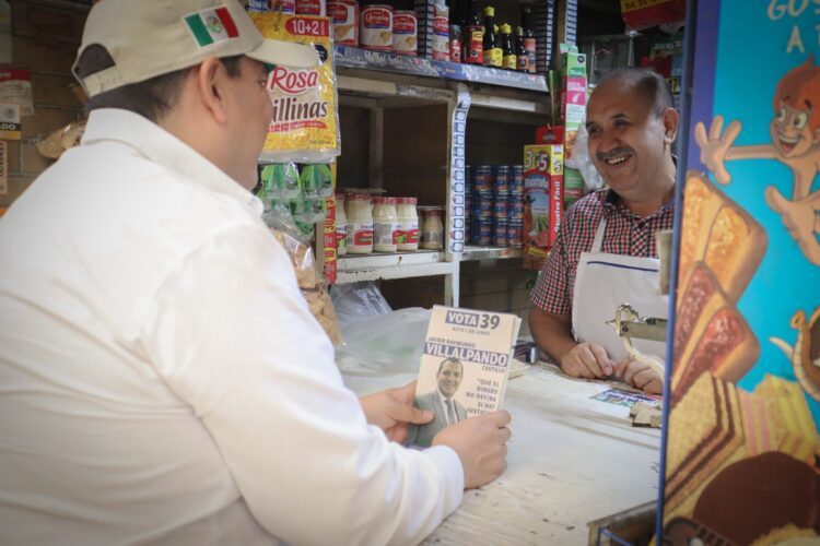Raymundo Villalpando recorre mercados de Azcapotzalco e invita a la reflexión ciudadana
