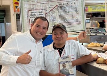 Raymundo Villalpando visita el Mercado Anáhuac y comparte sus propuestas