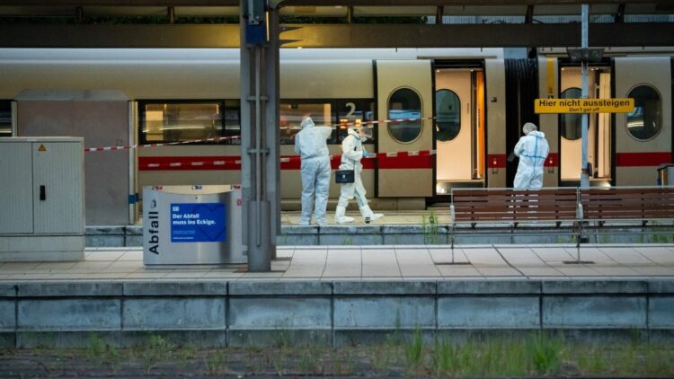 Actualizan a 18 el saldo de heridos por ataque con cuchillo en estación de tren en Alemania
