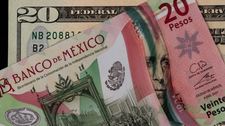 Hoy se vende el Dólar en 19.56 pesos en bancos de la CDMX