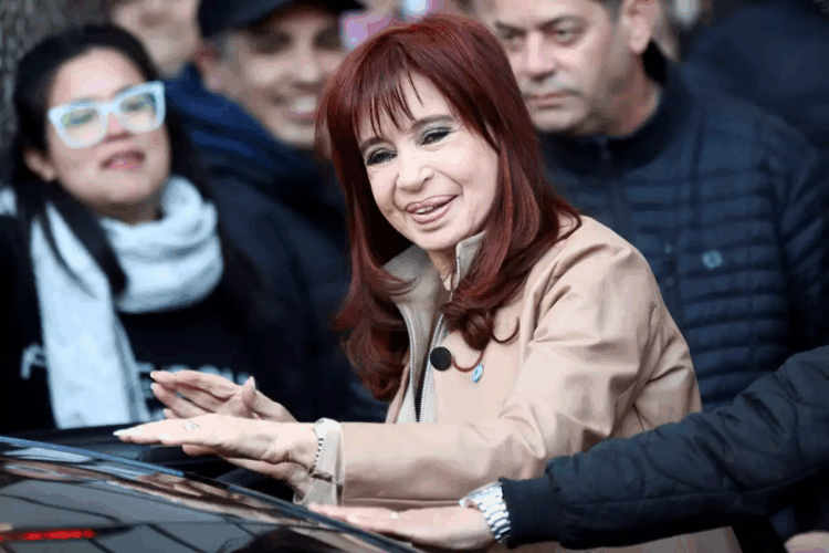 Cristina Kirchner es condenada a prisión domiciliaria con tobillera electrónica