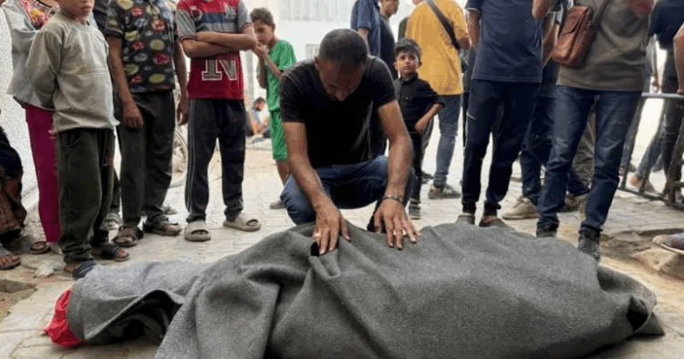 Israel mata al menos a 50 palestinos en Gaza, 7 de ellos mientras aguardaban comida