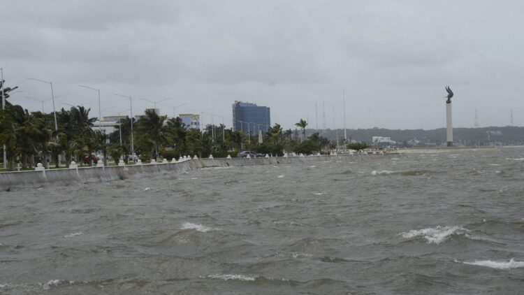 Hay probabilidad de desarrollo ciclónico en costas de Oaxaca y Chiapas; podría formarse el huracán Barbara