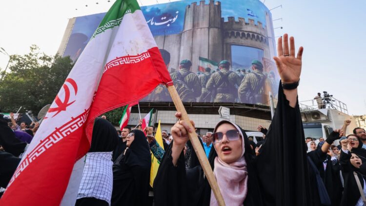 Irán asegura haber forzado a Israel a “aceptar su derrota” y afirma que responderá solo si lo ataca