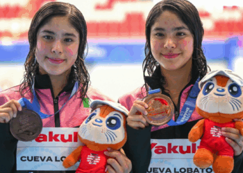 Las gemelas Lía y Mía Cueva Lobato se cuelgan el bronce en el Mundial de Clavados… ¡a los 14 años!