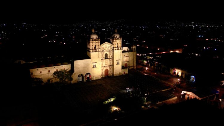 Gobierno de Oaxaca e Iberdrola México iluminan el Templo de Santo Domingo con tecnología sostenible