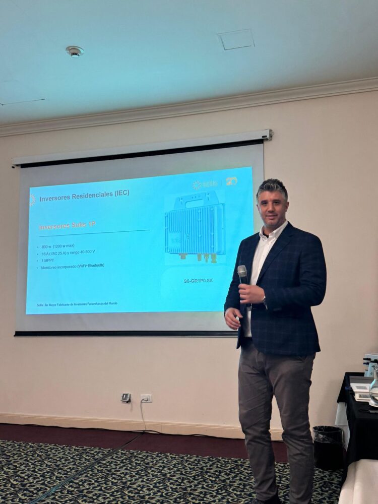 SOLIS DA CAPACITACIÓN EN ENERGÍA SOLAR