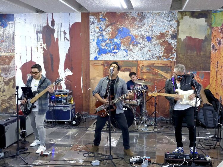 ROCK & LOVERS RINDE HOMENAJE A CALAMARO Y ANUNCIA SU PRÓXIMO ESTALLIDO SONORO